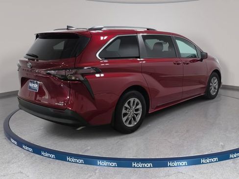 Certified 2023 Toyota Sienna LE FWD image 5