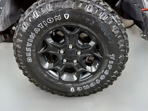 Used 2023 Jeep Wrangler Unlimited w/ Sun & Screen Package AWD/4WD image 31