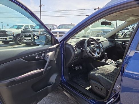 Used 2017 Nissan Rogue SV AWD/4WD image 7