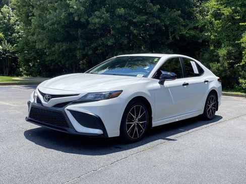 Used 2023 Toyota Camry SE FWD image 5