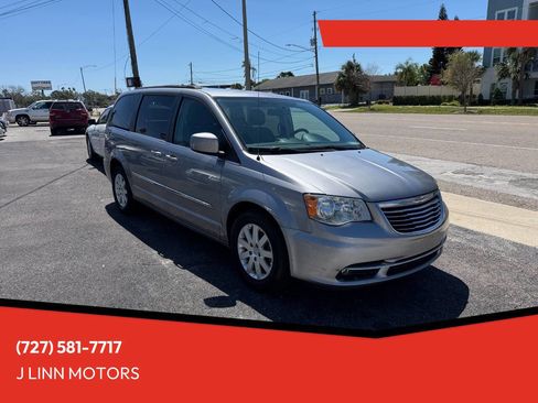 Used 2016 Chrysler Town & Country Touring image 1