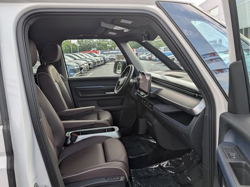 Used 2025 Volkswagen ID. Buzz Pro S Plus RWD image 10