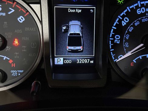 Used 2023 Toyota Tacoma TRD Sport AWD/4WD image 19