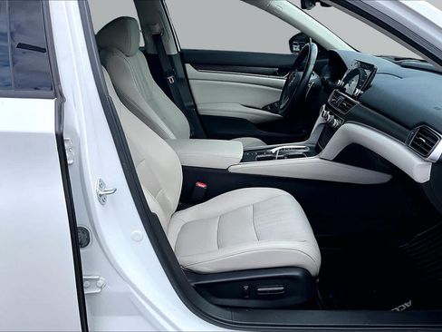 Used 2022 Honda Accord Touring image 8