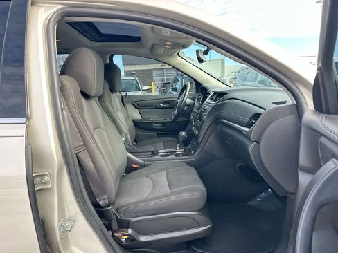 Used 2017 Chevrolet Traverse LT w/ Style and Technology Package image 28
