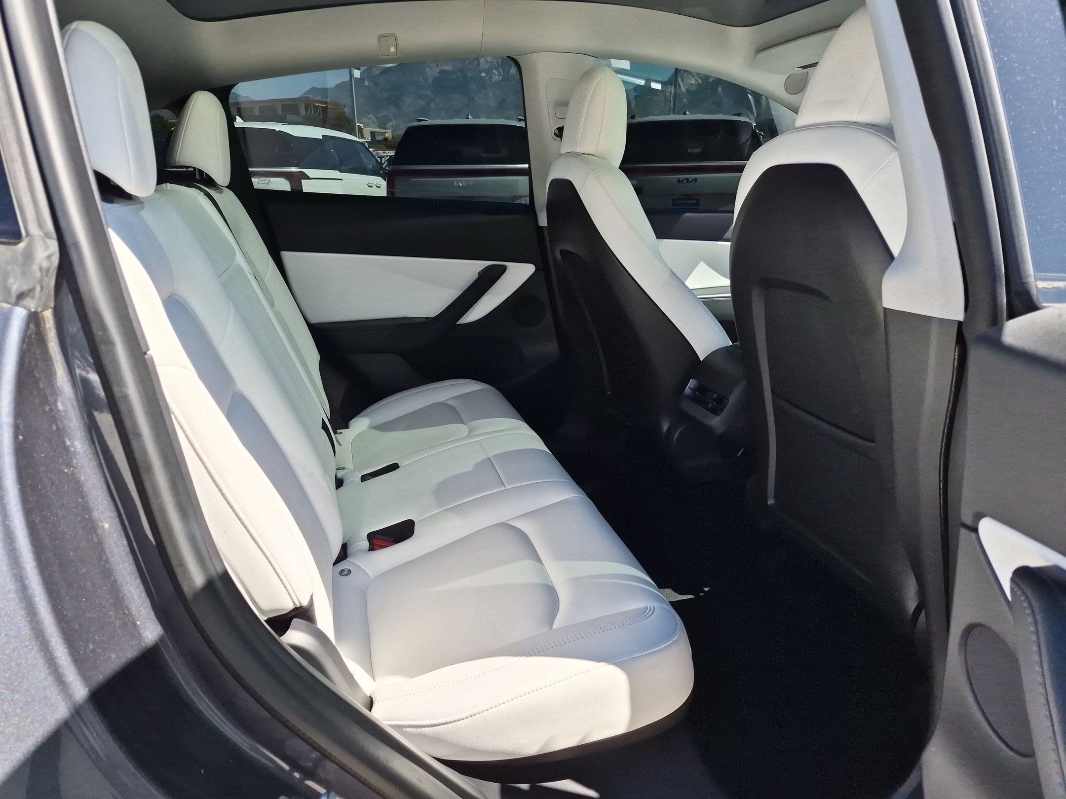 Used 2021 Tesla Model Y Long Range AWD/4WD image 27