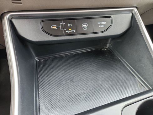 Used 2025 Kia Carnival FWD image 27