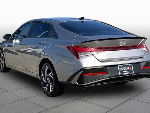 Used 2025 Hyundai Elantra Sport FWD image 11