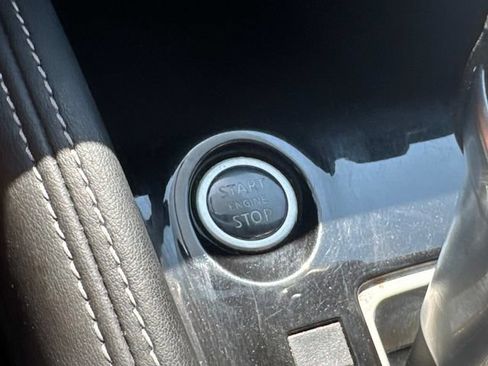 Used 2019 Nissan Kicks SR w/ SR Premium Package FWD image 34