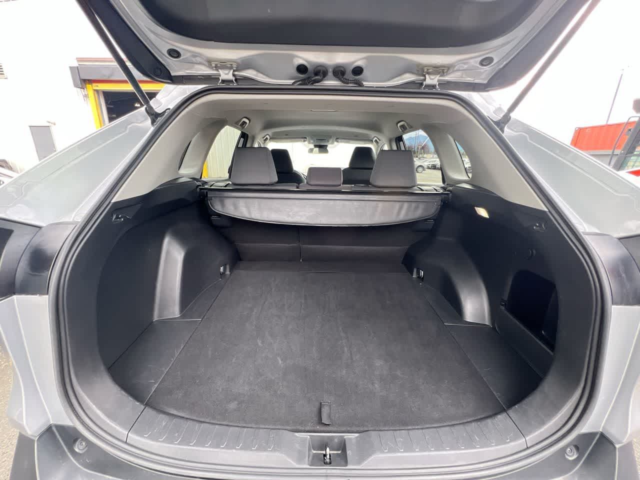 Used 2025 Toyota RAV4 XLE AWD/4WD image 25