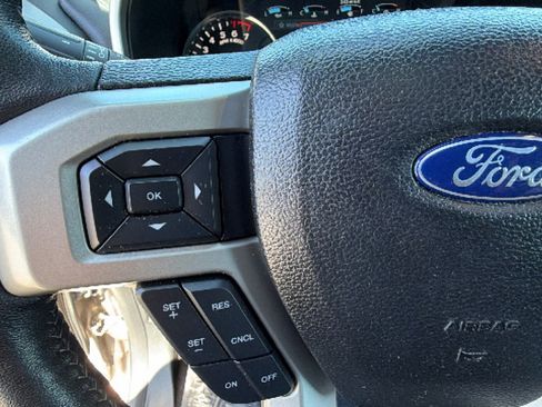 Used 2018 Ford F150 Lariat w/ Equipment Group 502A Luxury AWD/4WD image 19