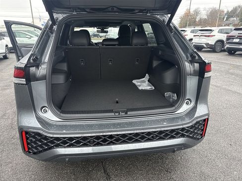 New 2026 Volkswagen Tiguan SE R-Line image 44