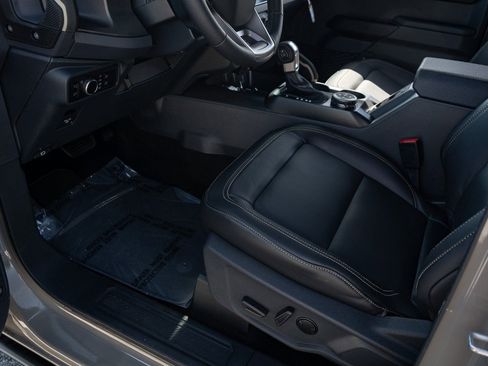 New 2025 Ford Bronco Badlands image 25