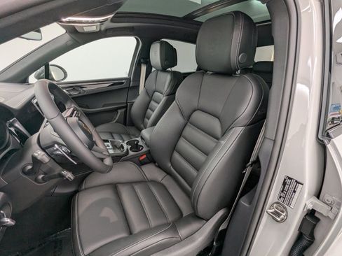 New 2026 Porsche Macan Turbo image 5