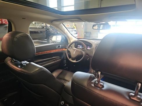 Used 2017 Lincoln MKT AWD w/ Technology Package image 30