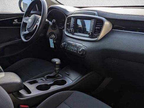 Used 2020 Kia Sorento LX image 18