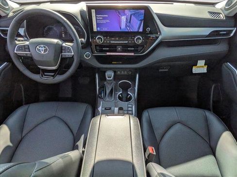 New 2026 Toyota Highlander Platinum AWD/4WD image 14