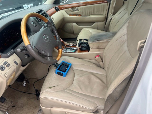 Used 2005 Lexus LS 430 w/ Premium Pkg RWD image 3