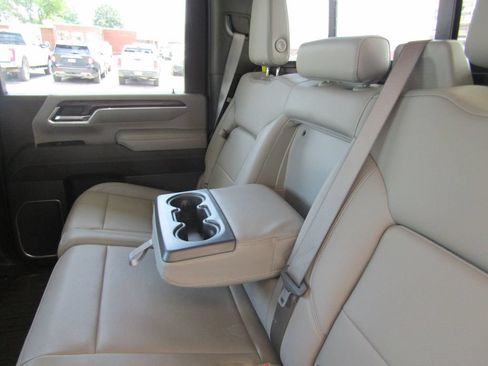 Used 2025 GMC Sierra 2500 SLT w/ SLT Convenience Package AWD/4WD image 39