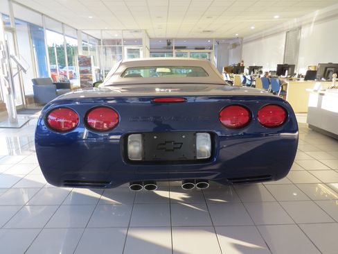Used 2004 Chevrolet Corvette Convertible w/ Preferred Equipment Group RWD image 6