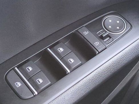 Used 2025 Kia Soul LX FWD image 18