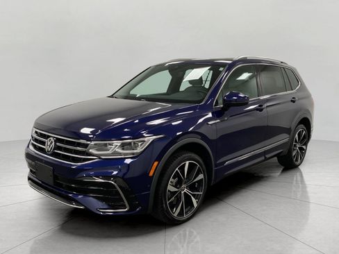 Certified 2024 Volkswagen Tiguan SEL R-Line AWD/4WD image 9