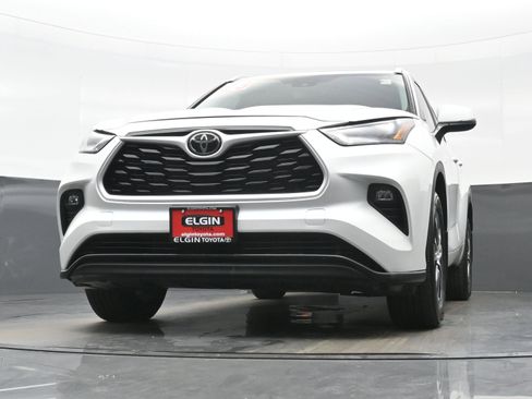 Used 2023 Toyota Highlander XLE AWD/4WD image 26