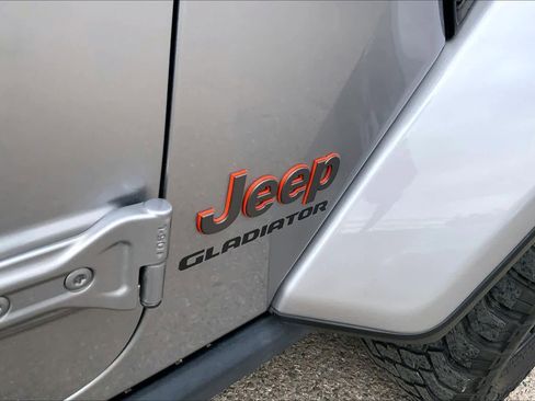Used 2021 Jeep Gladiator Mojave AWD/4WD image 9