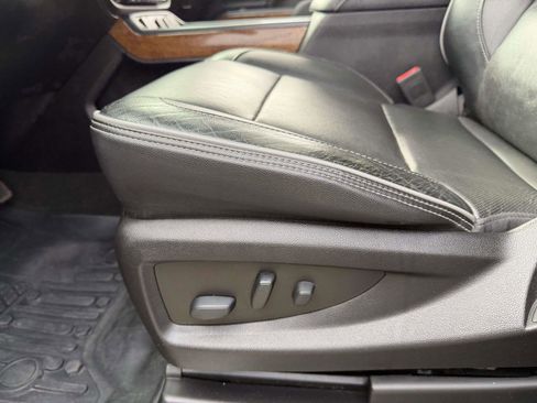 Used 2018 Chevrolet Silverado 1500 High Country image 18