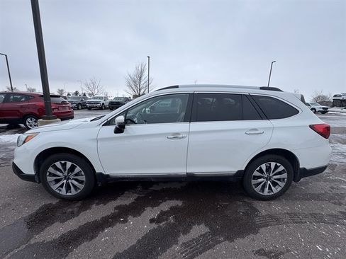 Used 2017 Subaru Outback 3.6R Touring image 2