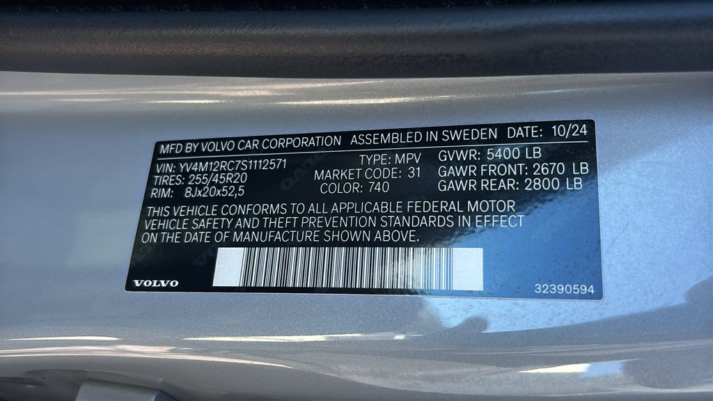 Certified 2025 Volvo XC60 B5 Plus w/ Climate Package AWD/4WD image 33