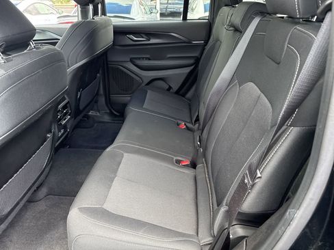 Used 2025 Jeep Grand Cherokee Laredo X RWD image 20