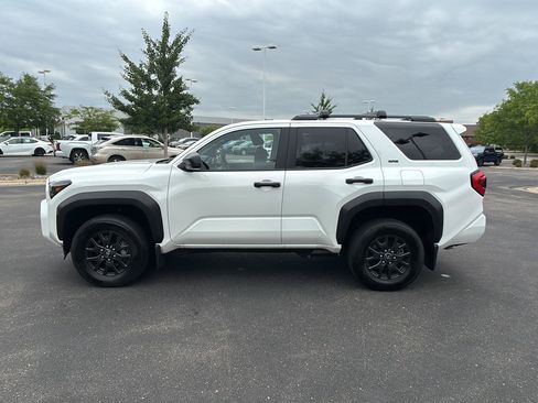Used 2025 Toyota 4Runner SR5 AWD/4WD image 17
