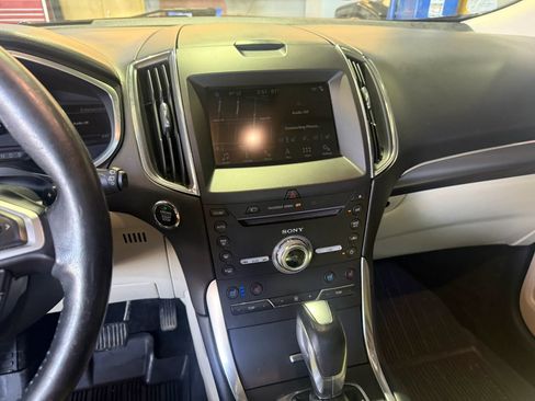 Used 2018 Ford Edge Titanium w/ Equipment Group 302A AWD/4WD image 21