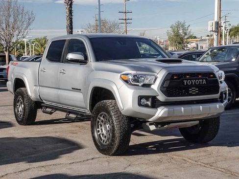 Used 2019 Toyota Tacoma TRD Sport image 3