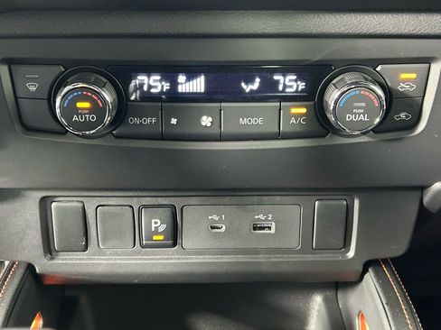 Used 2025 Nissan Frontier PRO-4X image 22