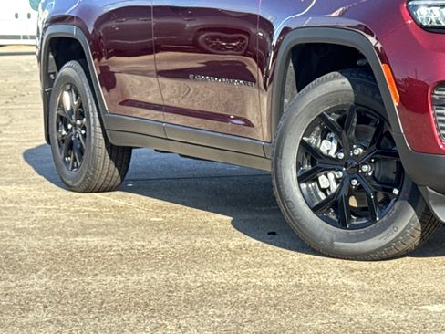 New 2025 Jeep Grand Cherokee Altitude image 3