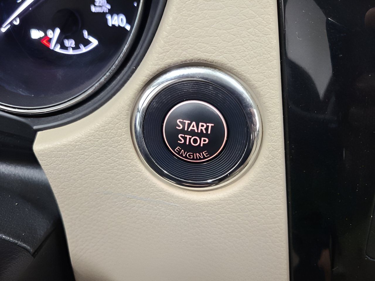 Used 2017 Nissan Rogue SV AWD/4WD image 33