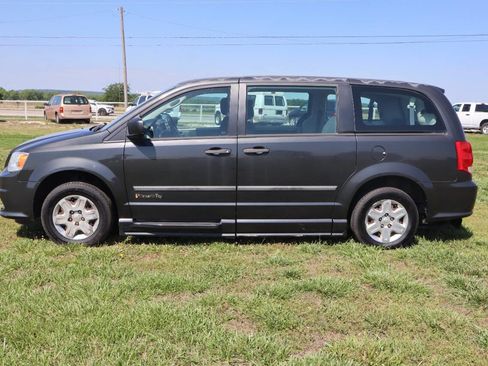 Used 2012 Dodge Grand Caravan American Value Package FWD image 16