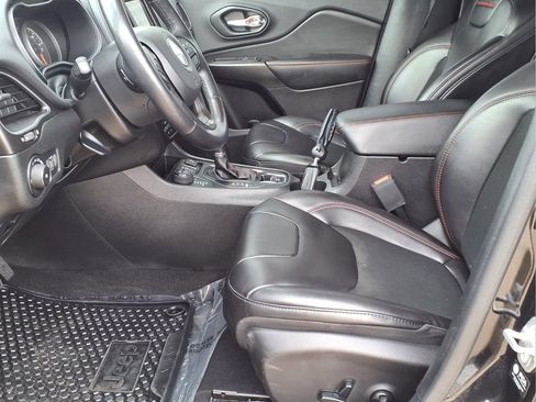 Used 2021 Jeep Cherokee Trailhawk AWD/4WD image 13