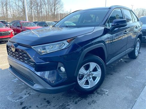 Used 2019 Toyota RAV4 XLE w/ Convenience Package image 1