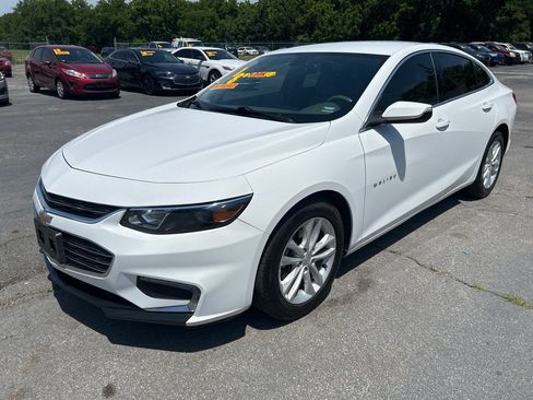 Used 2018 Chevrolet Malibu LT FWD image 2
