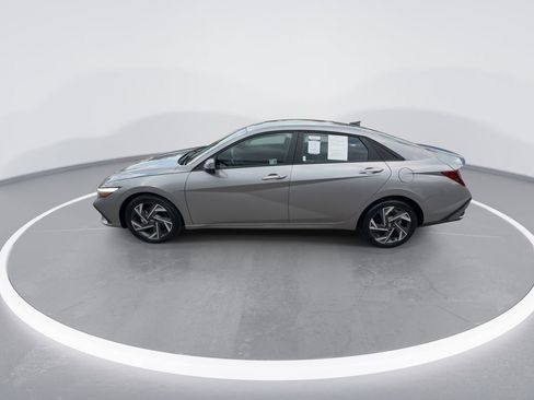 Used 2025 Hyundai Elantra Sport FWD image 5