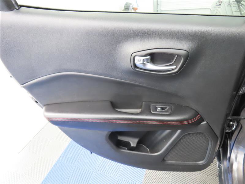 Used 2020 Jeep Compass Trailhawk AWD/4WD image 34