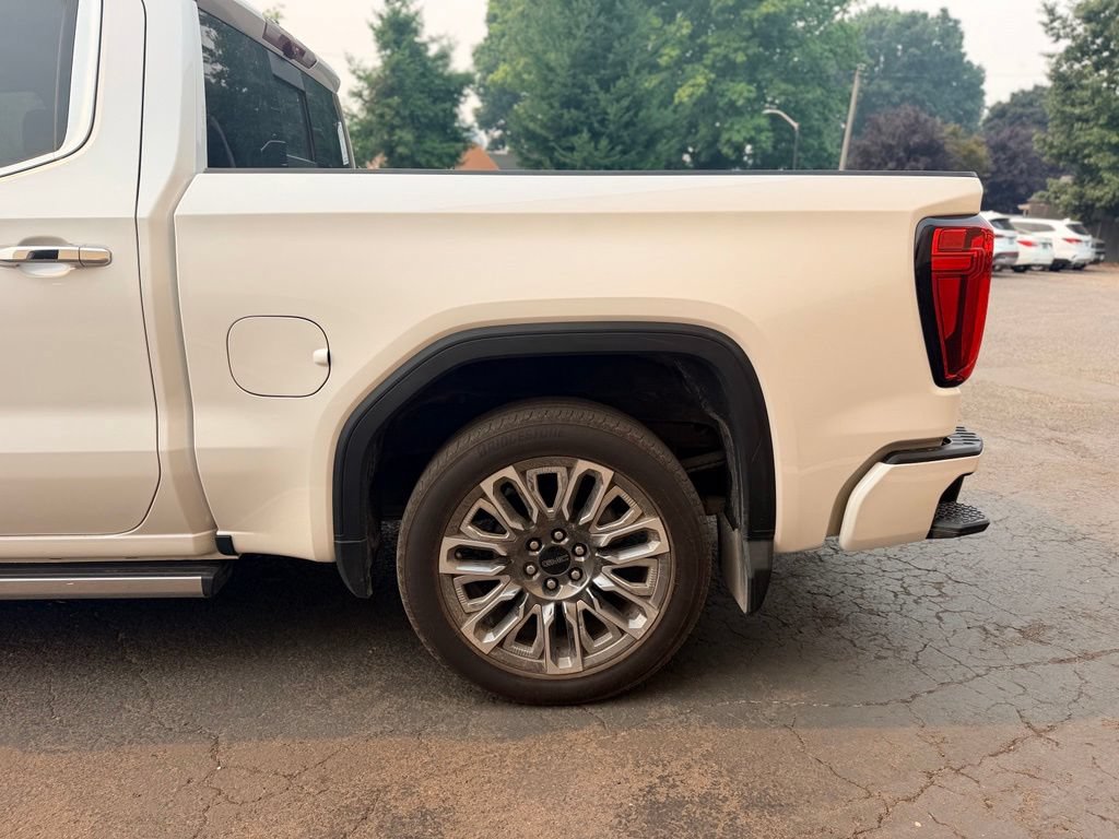 Used 2024 GMC Sierra 1500 Denali Ultimate AWD/4WD image 9