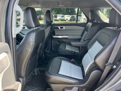 Used 2022 Ford Explorer XLT w/ Equipment Group 202A RWD image 27