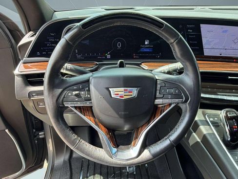 Used 2022 Cadillac Escalade ESV Premium Luxury RWD image 17