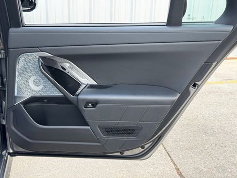 Used 2023 BMW i7 xDrive60 image 52