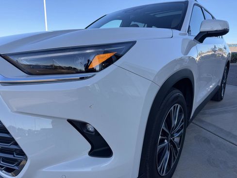 Certified 2024 Toyota Grand Highlander AWD Hybrid image 11