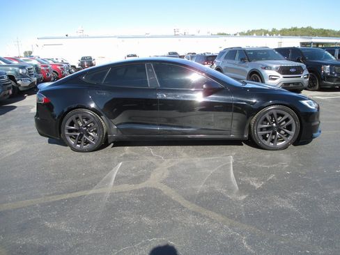 Used 2021 Tesla Model S Plaid image 3